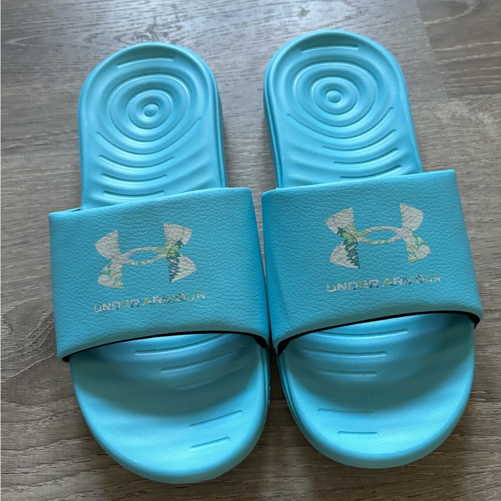 NWOT  under armour slides